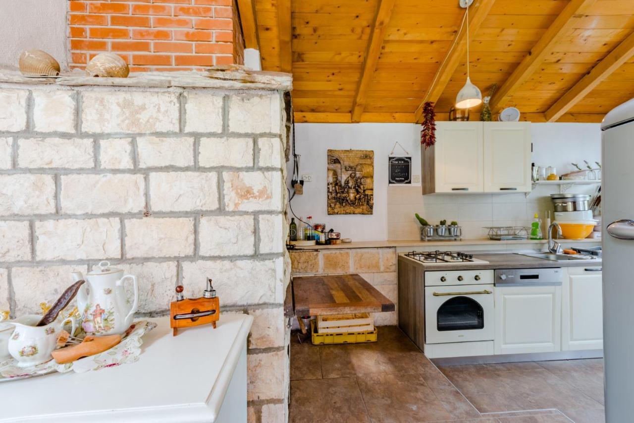 Villa Dinka Sutivan Εξωτερικό φωτογραφία
